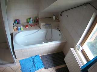 voyeurcam-julmodels-bath-2nd-1