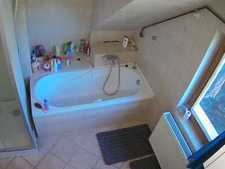voyeurcam-julmodels-bath-2nd-1