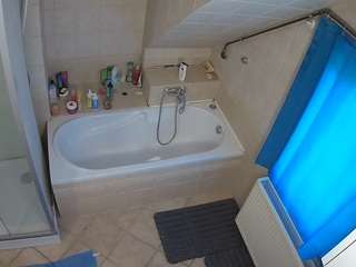 voyeurcam-julmodels-bath-2nd-1