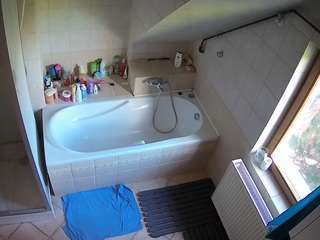 voyeurcam-julmodels-bath-2nd-1 webcam