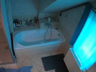 voyeurcam-julmodels-bath-2nd-1