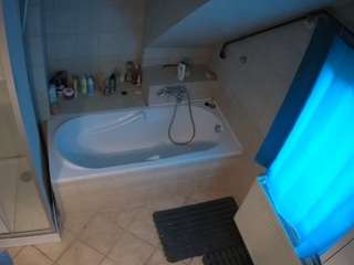 voyeurcam-julmodels-bath-2nd-1