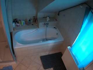 voyeurcam-julmodels-bath-2nd-1