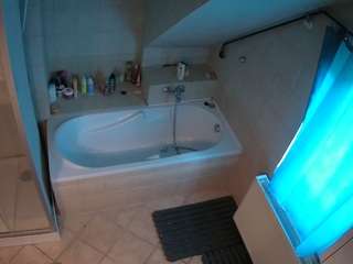 voyeurcam-julmodels-bath-2nd-1
