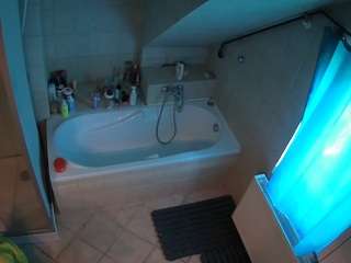 voyeurcam-julmodels-bath-2nd-1