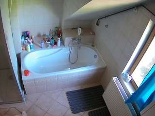 voyeurcam-julmodels-bath-2nd-1