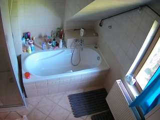 Live stream of voyeurcam-julmodels-bath-2nd-1