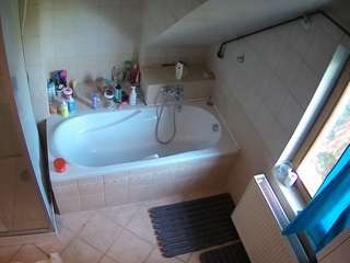 voyeurcam-julmodels-bath-2nd-1