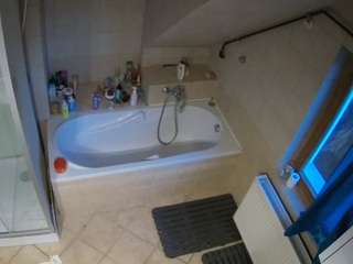 Live stream of voyeurcam-julmodels-bath-2nd-1