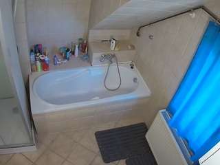 voyeurcam-julmodels-bath-2nd-1