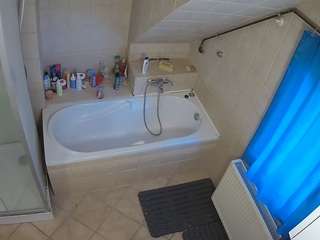 voyeurcam-julmodels-bath-2nd-1