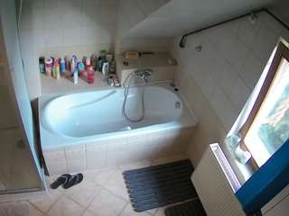 voyeurcam-julmodels-bath-2nd-1