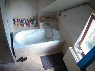 voyeurcam-julmodels-bath-2nd-1