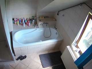 voyeurcam-julmodels-bath-2nd-1
