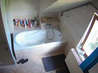 voyeurcam-julmodels-bath-2nd-1