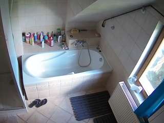 voyeurcam-julmodels-bath-2nd-1