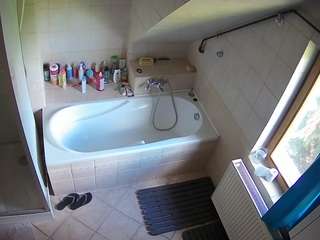 voyeurcam-julmodels-bath-2nd-1