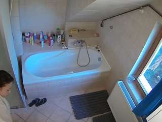 voyeurcam-julmodels-bath-2nd-1