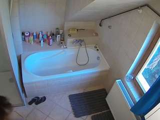 voyeurcam-julmodels-bath-2nd-1