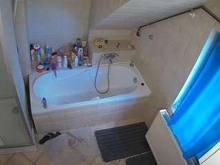 voyeurcam-julmodels-bath-2nd-1 webcam