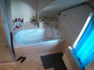 voyeurcam-julmodels-bath-2nd-1