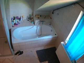 voyeurcam-julmodels-bath-2nd-1