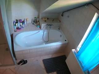 voyeurcam-julmodels-bath-2nd-1 webcam
