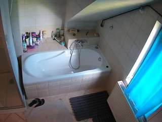 voyeurcam-julmodels-bath-2nd-1