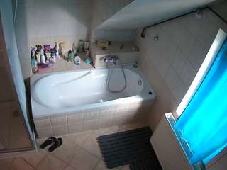 voyeurcam-julmodels-bath-2nd-1
