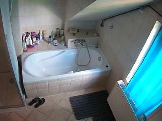 voyeurcam-julmodels-bath-2nd-1