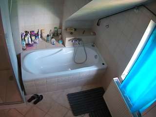 voyeurcam-julmodels-bath-2nd-1