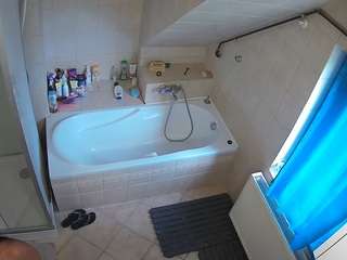 voyeurcam-julmodels-bath-2nd-1