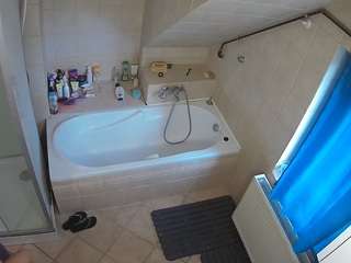 このモデルは現在ライブ中です。 voyeurcam-julmodels-bath-2nd-1