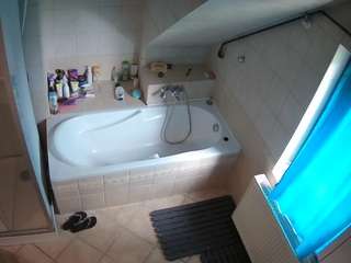 This model is live right now. voyeurcam-julmodels-bath-2nd-1