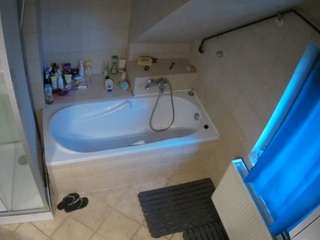 Dit model is nu live. voyeurcam-julmodels-bath-2nd-1