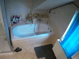 Ця модель зараз онлайн. voyeurcam-julmodels-bath-2nd-1