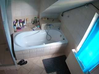 This model is live right now. voyeurcam-julmodels-bath-2nd-1