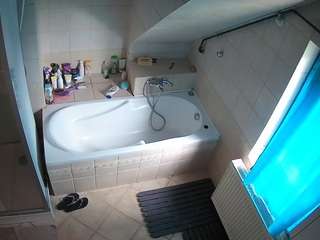 voyeurcam-julmodels-bath-2nd-1