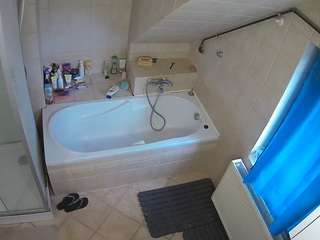 Ця модель зараз онлайн. voyeurcam-julmodels-bath-2nd-1