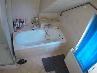 Эта модель сейчас онлайн. voyeurcam-julmodels-bath-2nd-1