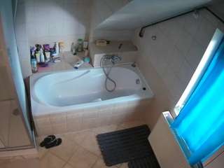 voyeurcam-julmodels-bath-2nd-1