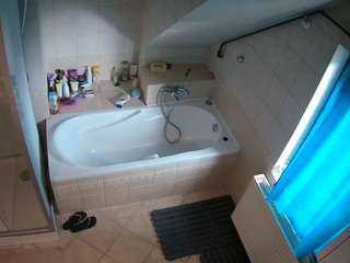 Mẫu này đang trực tiếp. voyeurcam-julmodels-bath-2nd-1