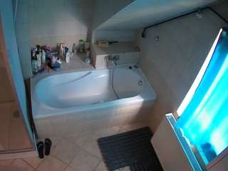 voyeurcam-julmodels-bath-2nd-1
