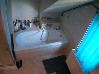 voyeurcam-julmodels-bath-2nd-1