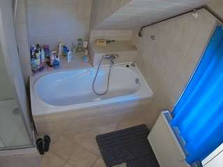 voyeurcam-julmodels-bath-2nd-1