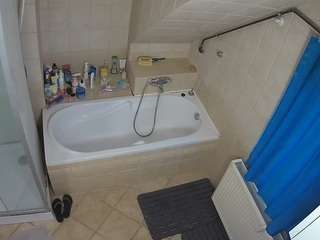 voyeurcam-julmodels-bath-2nd-1