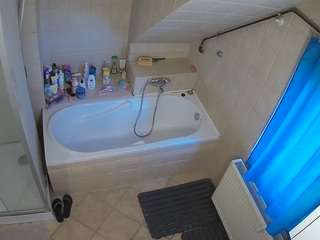 voyeurcam-julmodels-bath-2nd-1