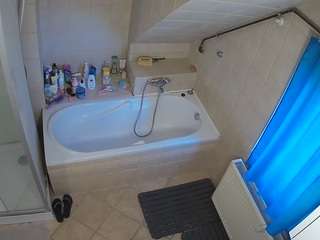 voyeurcam-julmodels-bath-2nd-1