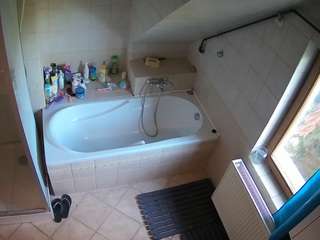 voyeurcam-julmodels-bath-2nd-1