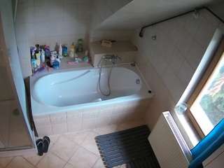voyeurcam-julmodels-bath-2nd-1